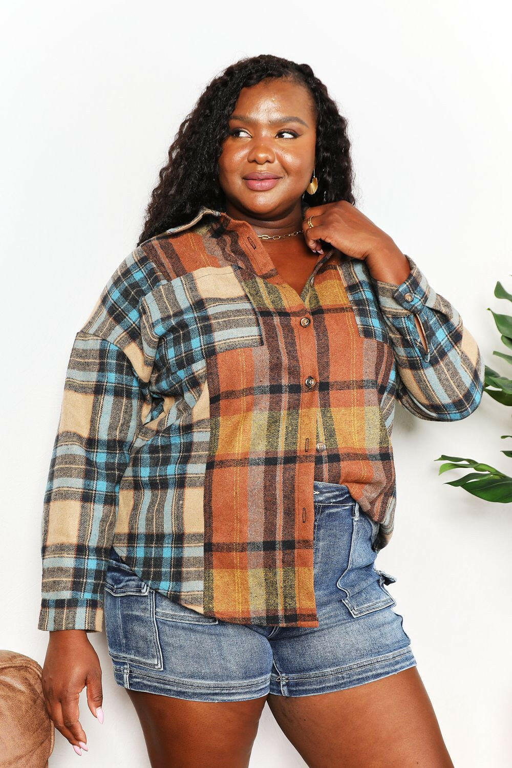 Plaid Curved Hem Shirt Jacket.