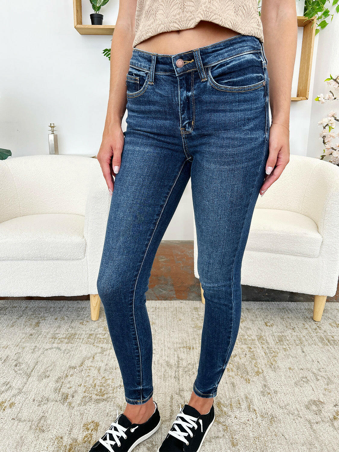 Judy Blue Full Size Classic Handsand Skinny Jeans.