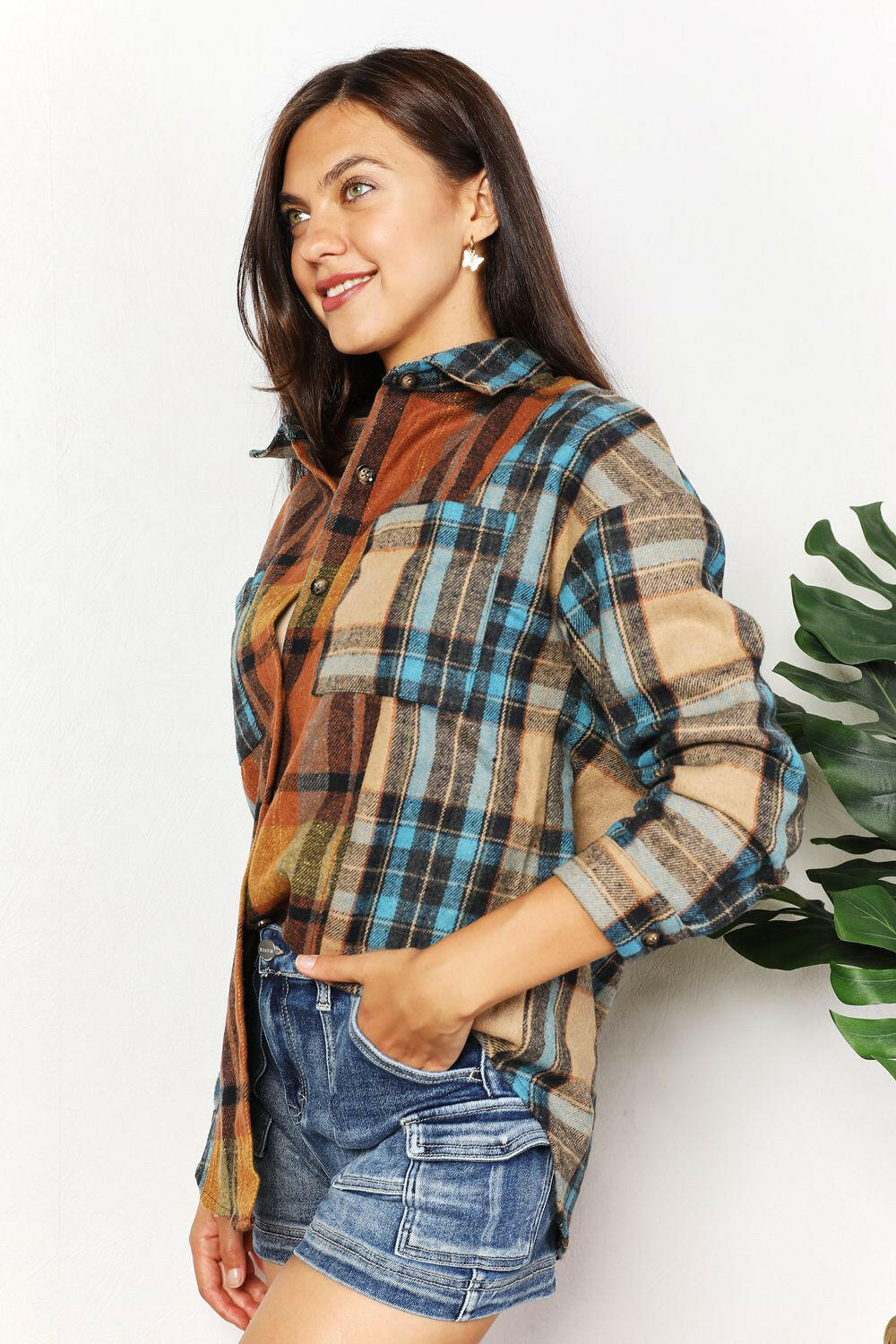 Plaid Curved Hem Shirt Jacket.