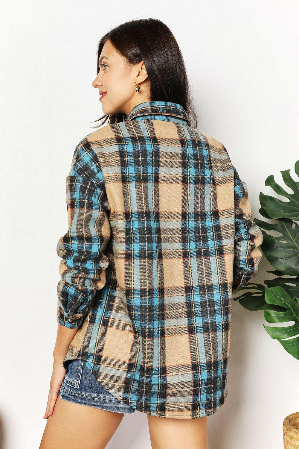 Plaid Curved Hem Shirt Jacket.